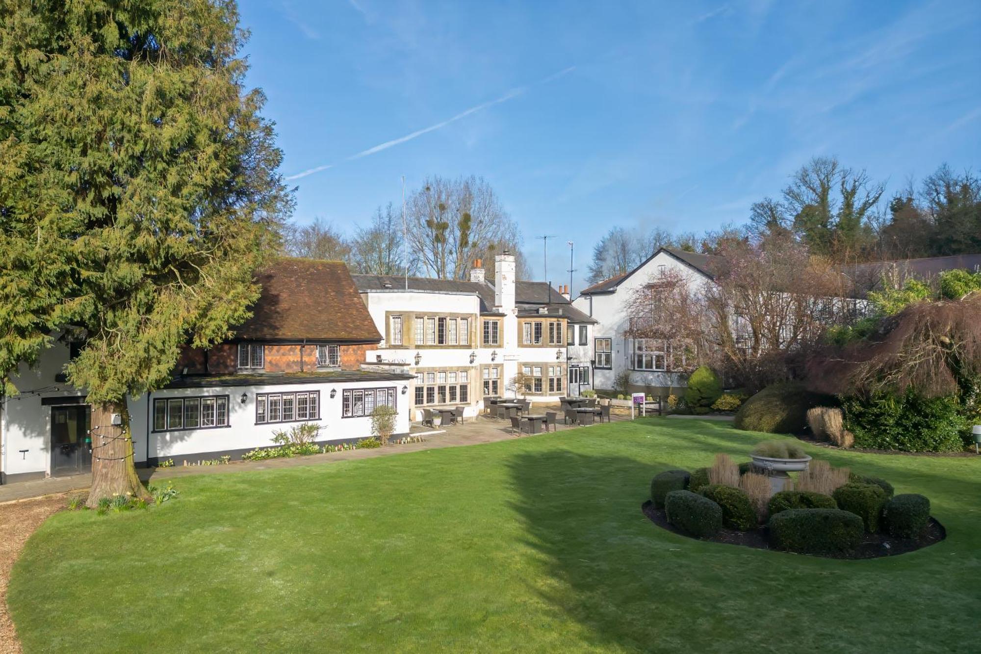 Mercure Box Hill Burford Bridge Hotel Dorking Exterior foto