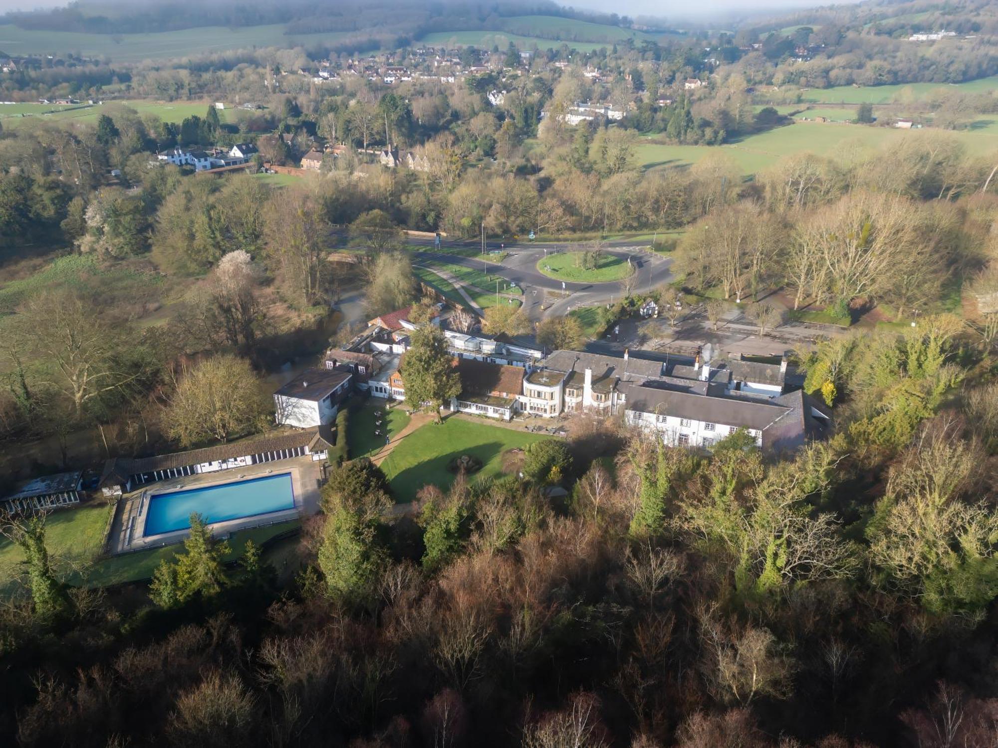 Mercure Box Hill Burford Bridge Hotel Dorking Exterior foto