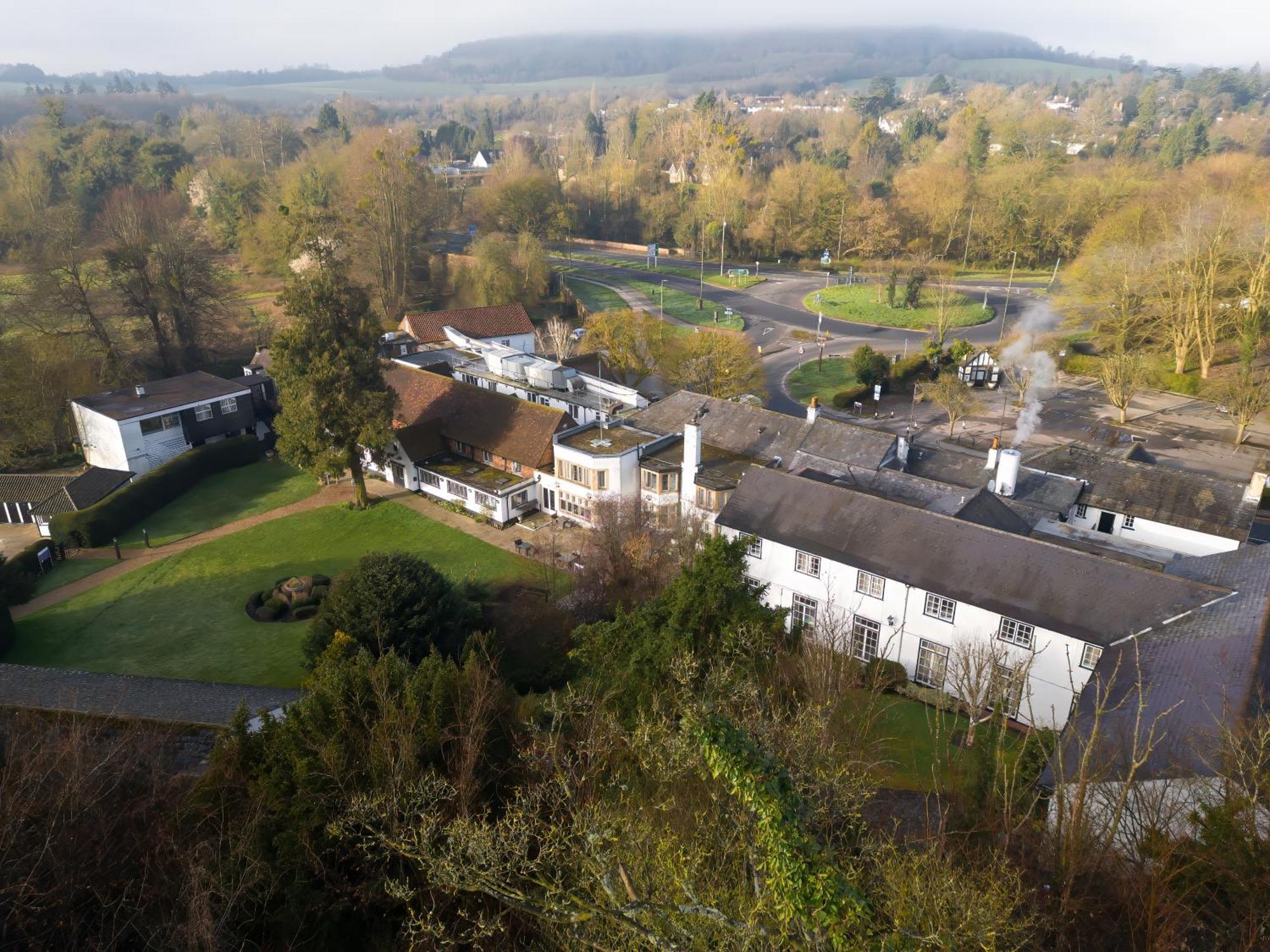 Mercure Box Hill Burford Bridge Hotel Dorking Exterior foto